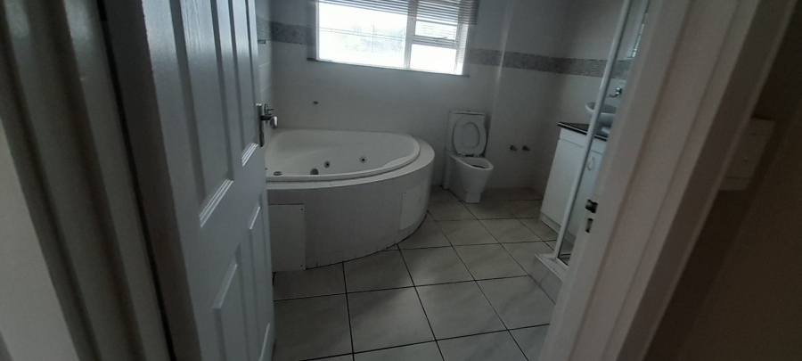 5 Bedroom Property for Sale in Lovemore Heights Estate Eastern Cape